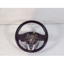 Volante con comandi Mazda...